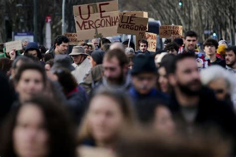 Tr S Centenas Marcharam Em Lisboa Pelos Direitos Dos Refugiados