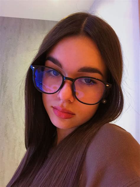 Pin Di M A R I A Su Glasses Inspo Ragazze Con Gli Occhiali