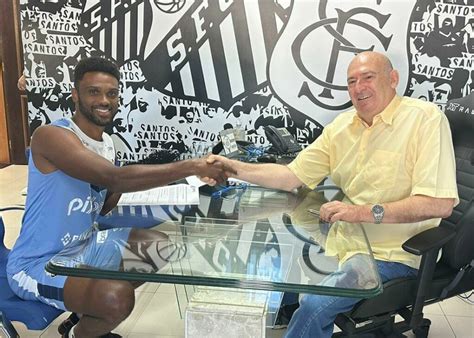 Destaque Do Gua Santa Atacante Bruno Mezenga Refor A O Santos Fc Em