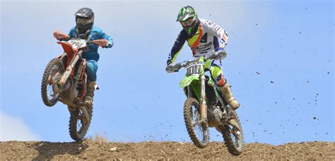 Motocross Premiers tours de piste de l année sur le circuit angérien