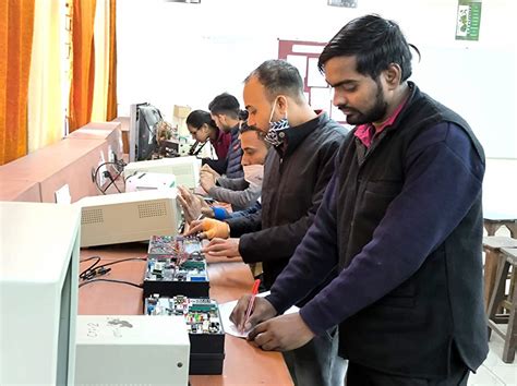 Electronics Mechanic National Skill Training Institute W