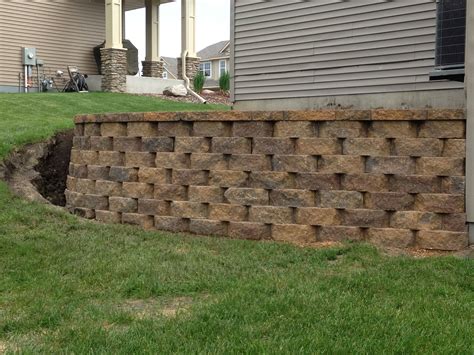 Turn A Steep Slope Into A Beautiful Retaining Wall Diy Self Locking