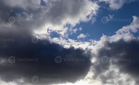 Stunning dark cloud formations right before a thunderstorm 10285864 ...