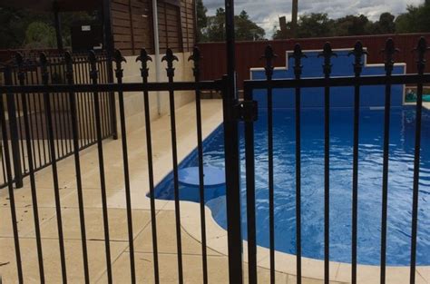 Installing Pool Fencing Panels - Aussie Fencing