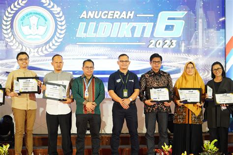 Ump Raih Penghargaan Pts Kinerja Penelitian Terbaik Anugerah Lldikti Vi Tahun 2023