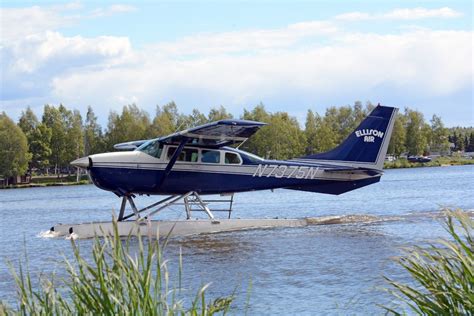 Lake Hood Seaplane Base – Alaska’s Floatplane Pinnacle - Photorecon.net