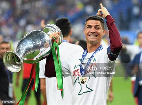 6051 Cristiano Ronaldo Euro 2016 Photos And High Res Pictures Getty Images