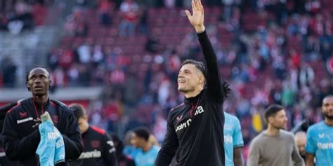 Granit Xhaka K Lner Rasen Tr Bt Freude Ber Vorsprung Auf Bayern