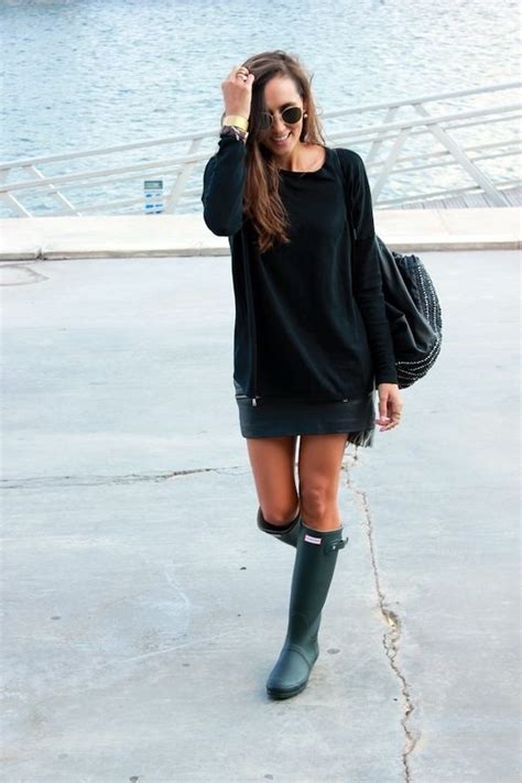 7 Looks con botas de agua que te harán desear que llueva a cántaros