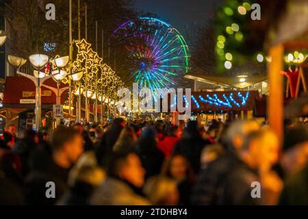 Christmas market on Königsstraße in the city centre of Duisburg, pre ...