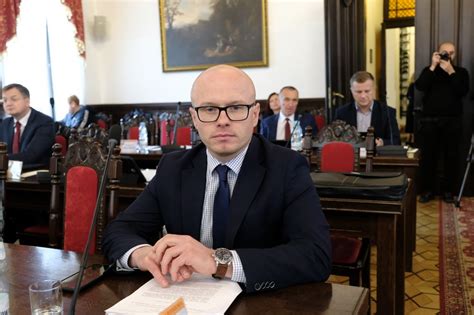 Kto zostanie prezydentem Rzeszowa Konrad Fijołek może mieć sporą