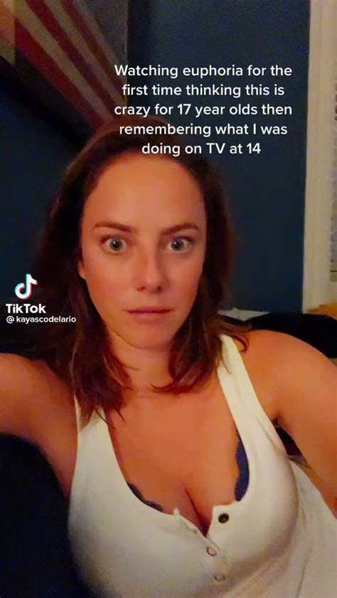 CCXP on Twitter não mas esse vídeo da Kaya Scodelario Assistindo