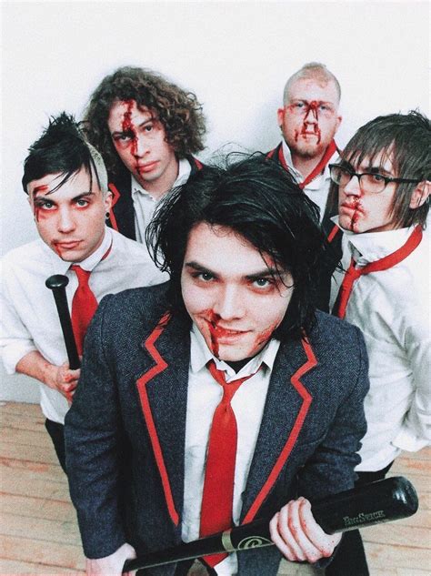 Pin By On Fav My Chemical Romance Romance Mcr