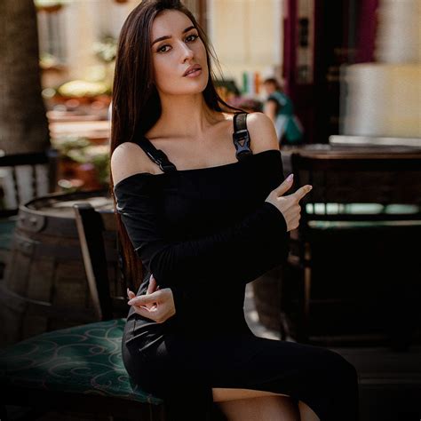 Интернет-магазин концептуальной одежды для женщин и мужчин SKVO