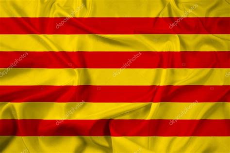 Ondeando Bandera De Cataluña — Foto De Stock 53932247 © Promesastudio