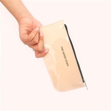 In love with our new Nude Pencil case Tus lápices y lapiceros se merecen estar en la