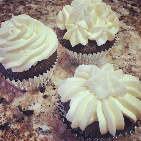 Quick and Easy Whipped Cream Frosting Recipe - Delishably