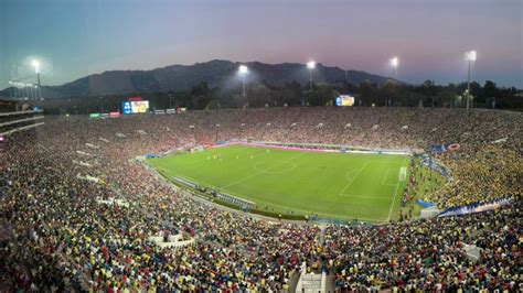 Entrada histórica Clásico entre Chivas y América en el Rose Bowl tuvo