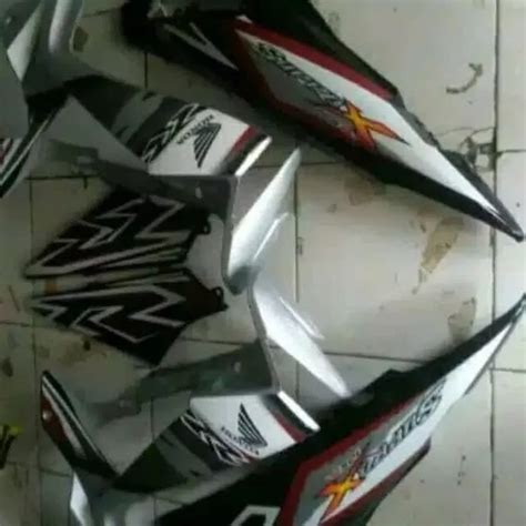 Body Belakang Dan Sayap Se Set Honda Supra X New Batman Warna Hita