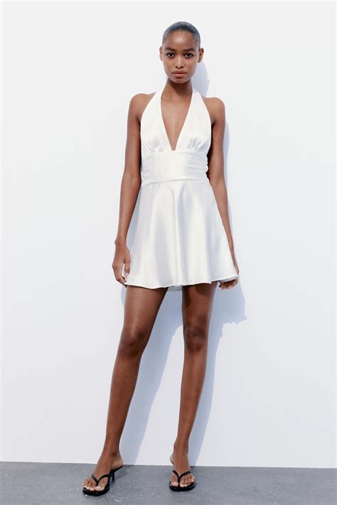 SATIN EFFECT HALTER DRESS in 2024 | Weißes trägerkleid, Zara kleider