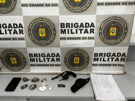 Bm Prende Homem Por Tráfico De Drogas E Porte Ilegal De Arma De Fogo Em