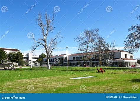 MISSION VIEJO, CALIFORNIA - 8 JAN 2023: Main Quad and Student Services ...