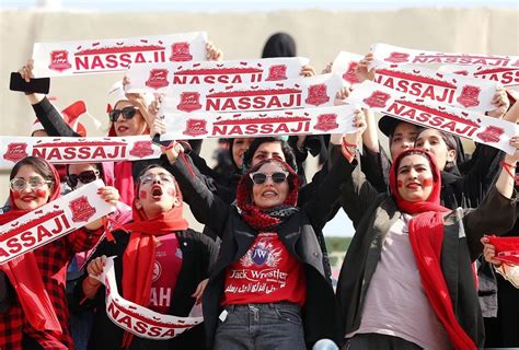 اولین حضور هواداران زن نساجی در ورزشگاه؛ خوش آمدید به وطنی قائمشهر