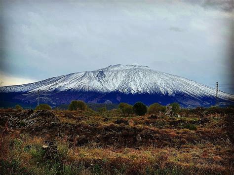 Torna La Neve Sull Etna Lo Spettacolo Del Vulcano Imbiancato