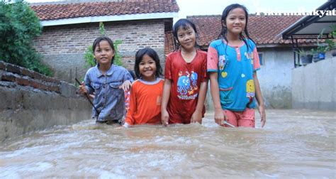 Banjir Genangi Ratusan Rumah Di Kabupaten Bandung Tanggul Sungai Tarik