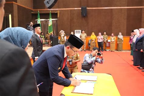 Dani Ramdan Lantik 16 Pejabat Pimpinan Tinggi Pratama Di Lingkungan