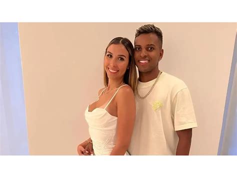 Rodrygo E Ex Namorada Voltam A Se Seguir Nas Redes Sociais Lance