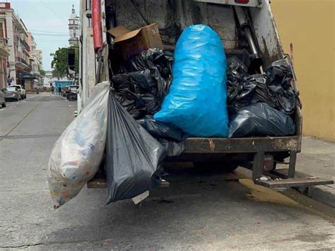 Se Quejan Por Cami N De Basura Que Separa Residuos Y Los Deja Regados