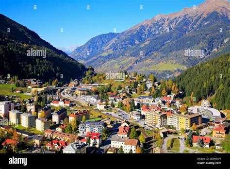 Bad Gastein Übersicht Mit Bahnhof Im Herbst Blick Richtung Norden