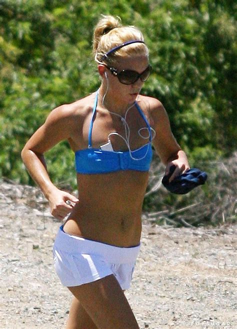 Kate Hudson Showed Off Her Abs While Out For A Jog In Australia In Kate Hudson Bikini Pictures