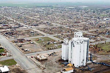 Aftermath of a tornado in Greensburg, KS. 95% of the town was leveled ...