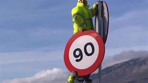 La Velocidad En Las Carreteras Secundarias Se Reduce A 90 Kilómetros