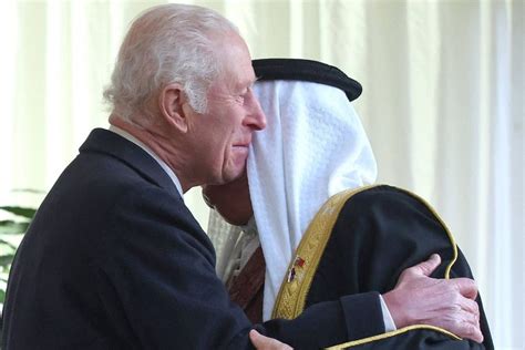 Charles III Küsse für den König von Bahrain GALA de