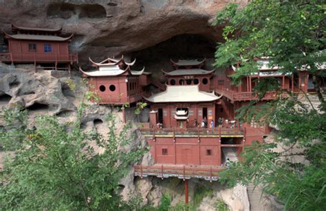 福建千年悬空寺，无一片瓦无一根铁钉，仅由一根柱子撑起，妙哉！甘露寺寺庙柱子新浪新闻