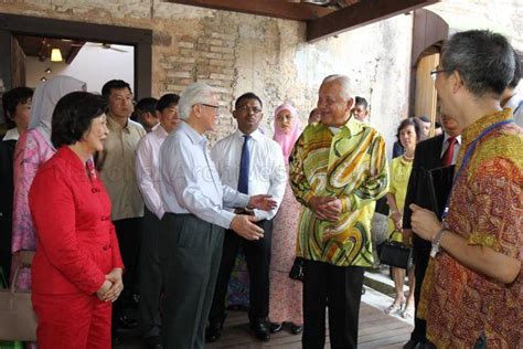 President Tony Tan And His Wife Mrs Mary Tan Wearing Red