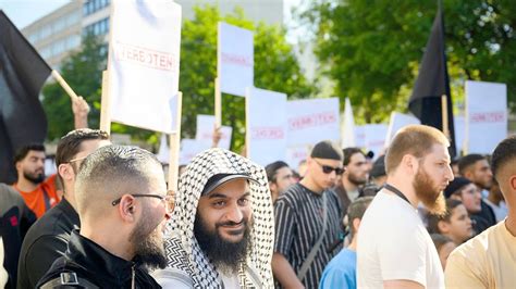 Hamburg Umstrittene Muslim Demonstration in Hamburg Islamisten ließen