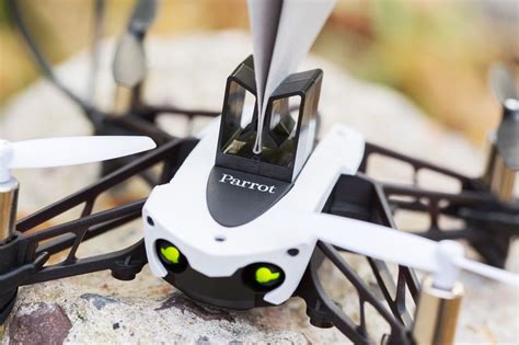 Parrot Mambo im Test: die Minidrohne mit Greifarm und Kanone [mit Video ...