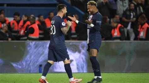 Lionel Messi Scores Stunning Free Kick As Paris Saint Germain Beat Nice