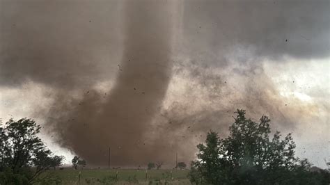 Un Video Muestra El Paso De Un Potente Tornado Por Texas Video