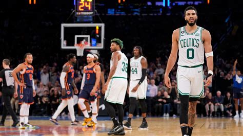 Knicks Win Sixth Straight Drop Celtics From Top Spot In Nba