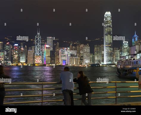 Dh Hong Kong Harbour Tsim Sha Tsui Hong Kong Couple In Kowloon