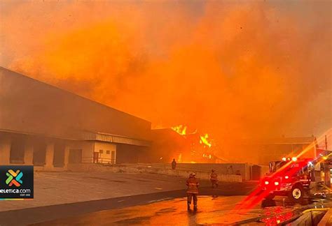 Video Gigantesco Incendio Consume F Brica De Empaques En Alajuela