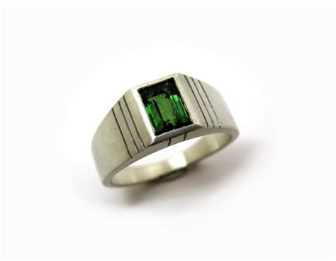 Chevalière gravée pour homme en argent 925 et tourmaline verte