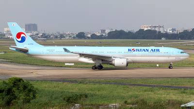 HL7701 Airbus A330 323 Korean Air Deutsch Lighting II JetPhotos