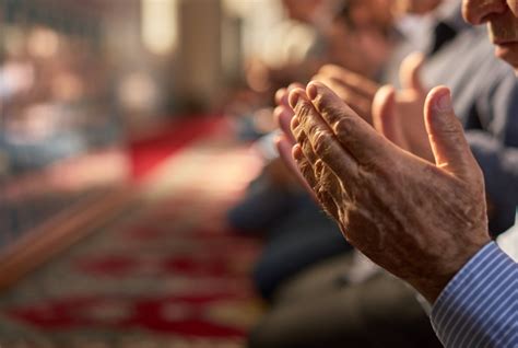 Kurban Bayramı namazı kaç rekat nasıl kılınır Bayram namazı evde veya