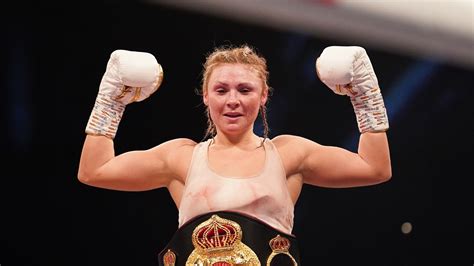 Shannon Courtenay defeats Ebanie Bridges on points to claim WBA bantamweight belt | Boxing News ...